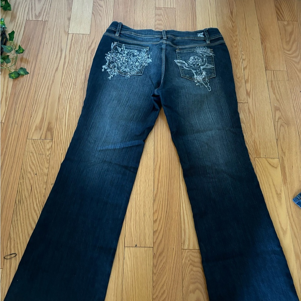 Graphic jeans